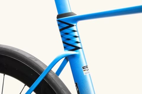 FACTOR OSTRO V.A.M. Icon Blue - Premium Kadroset (Kadro, Black Inc Aero Tek Parça Gidon, Sele Borusu, CeramicSpeed Orta Göbek ve Furş Seti)
